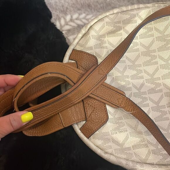 MK michael kors RHEA studded fullsize backpack cream,white tan leather gold guc - Picture 6 of 14